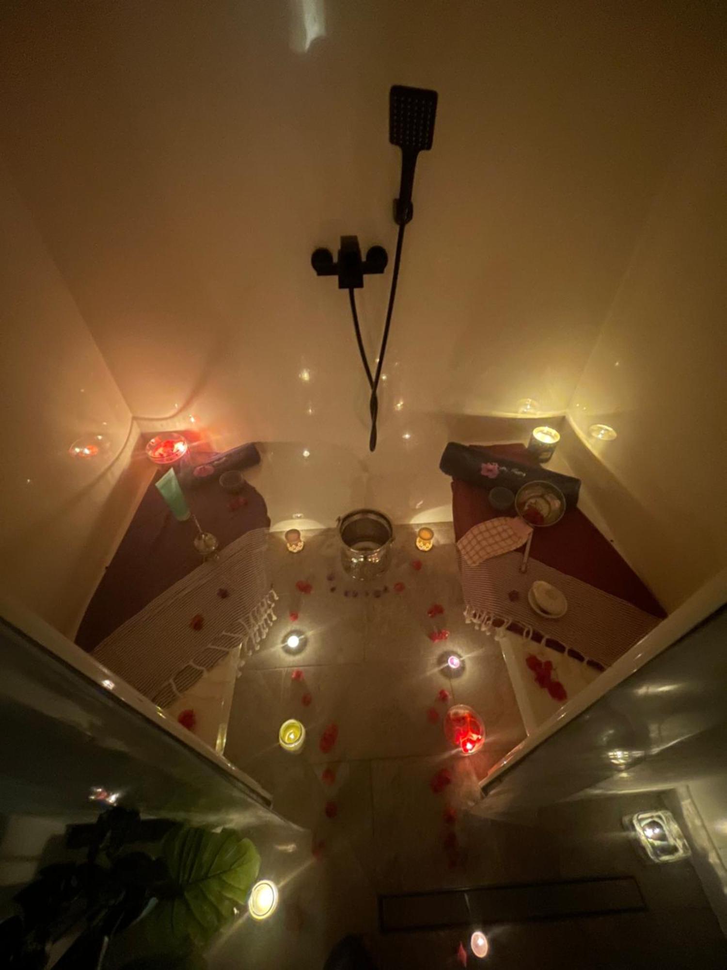 Houdarling Chalet Et Spa Hammam Jacuzzi Et Sauna 尼姆 外观 照片