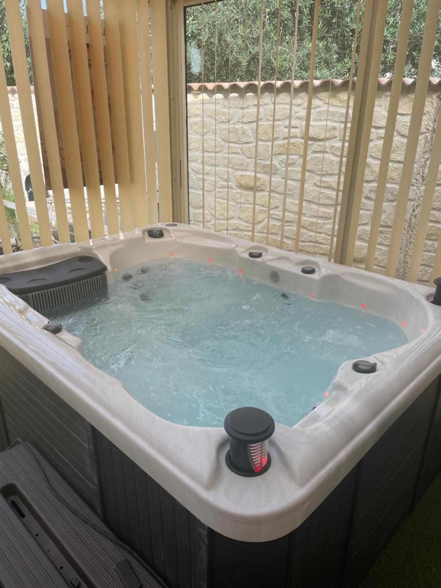 Houdarling Chalet Et Spa Hammam Jacuzzi Et Sauna 尼姆 外观 照片